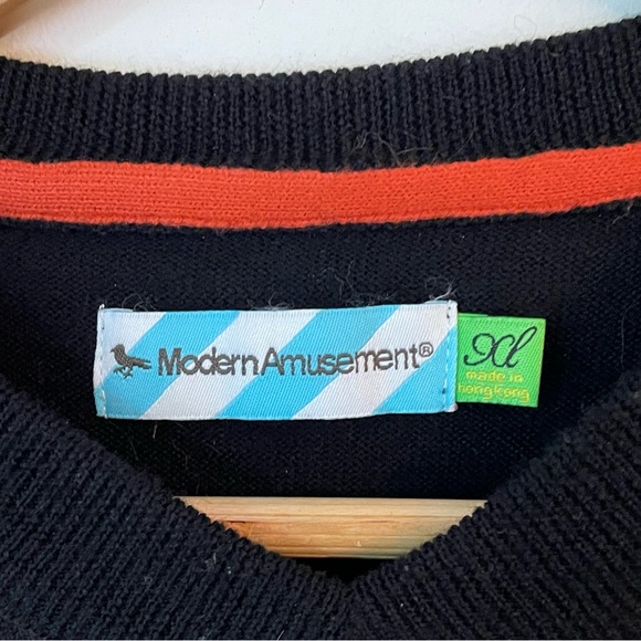 Modern Amusement sweater - Picture 4 of 5
